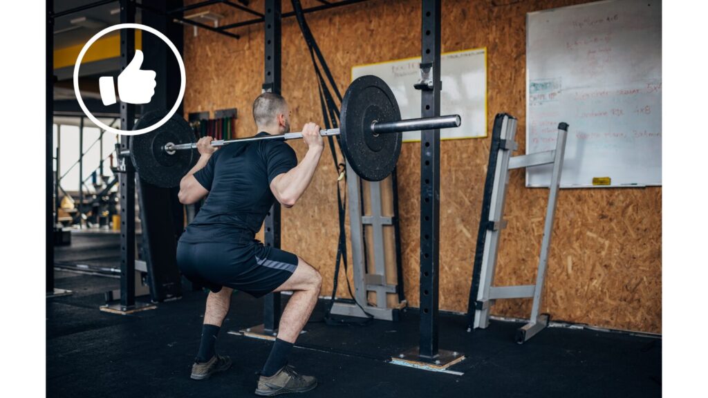 トレーニングに集中する人